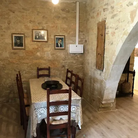 Eleni Villa