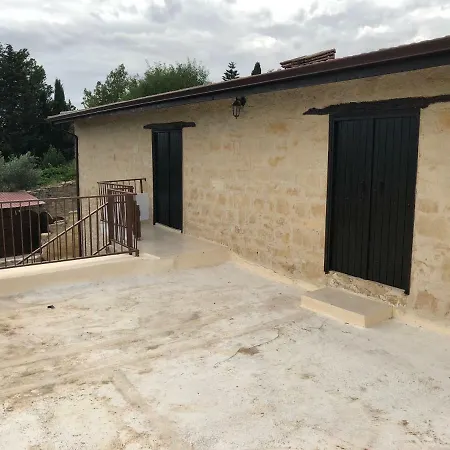 Eleni Villa